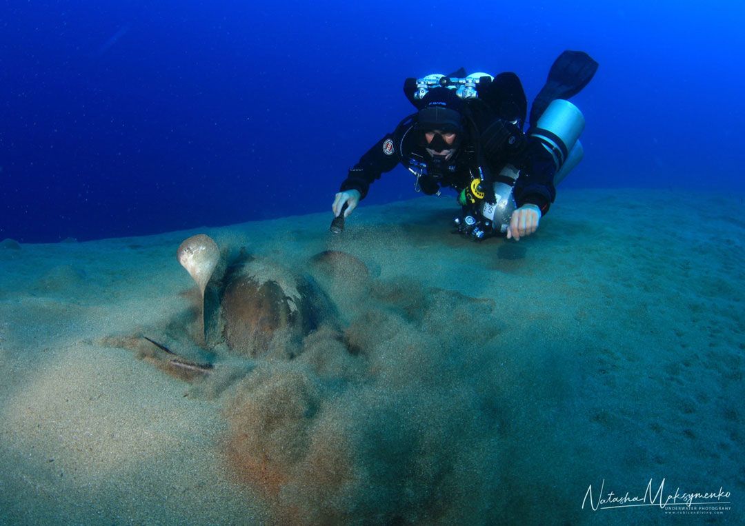 Dive site blue hole lanzarote rubicon diving diver and manta 8033887f38
