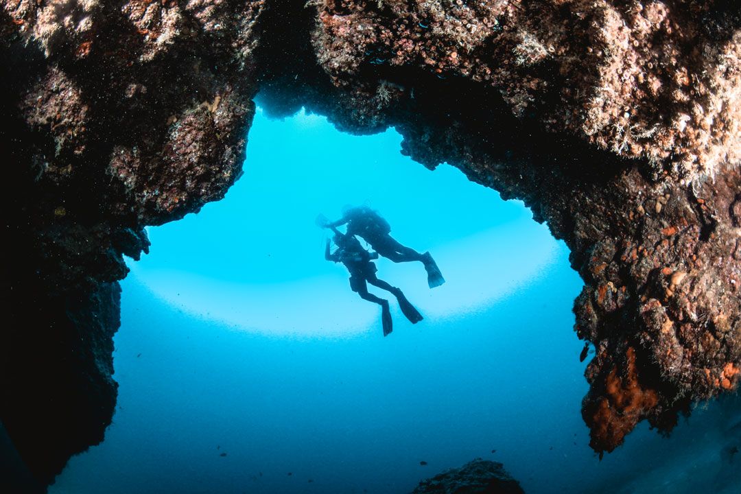 Lanzarote Dive site Richies place with rubicon diving center two divers