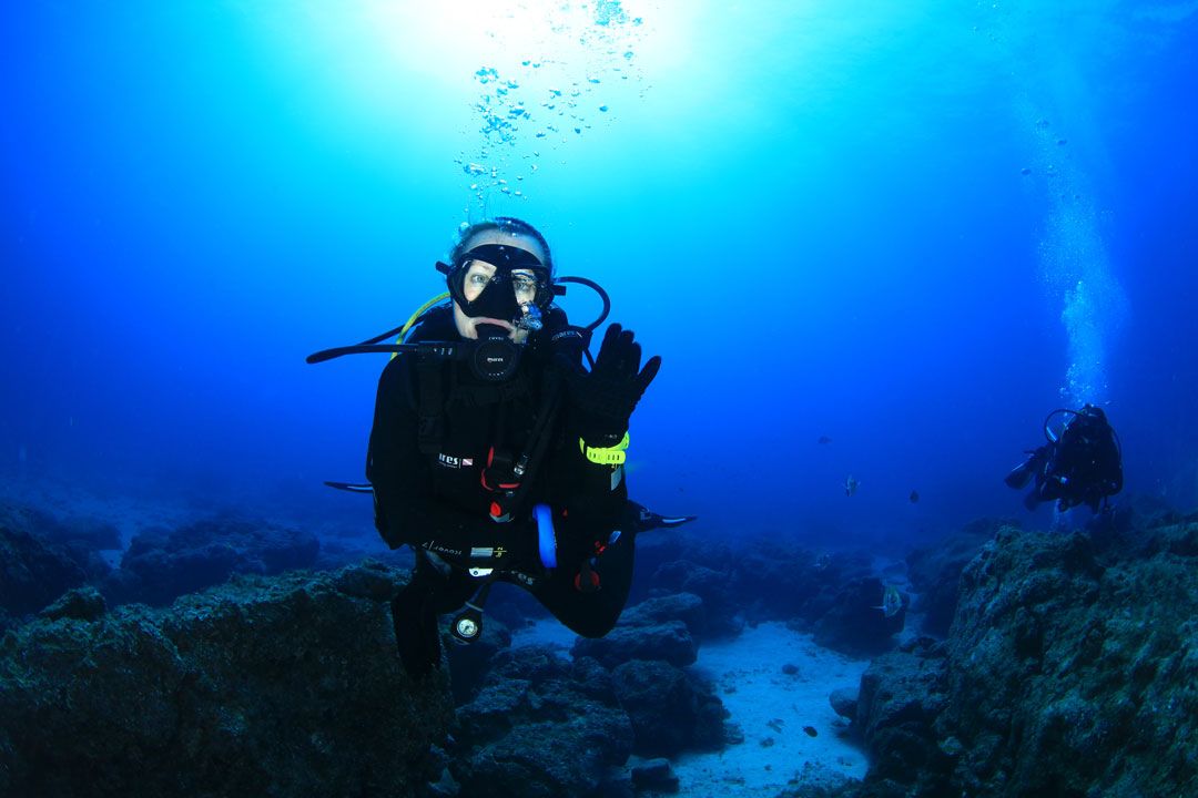 Try Dive Bautismo de buceo en lanzarote Rubicon Diving buceadora