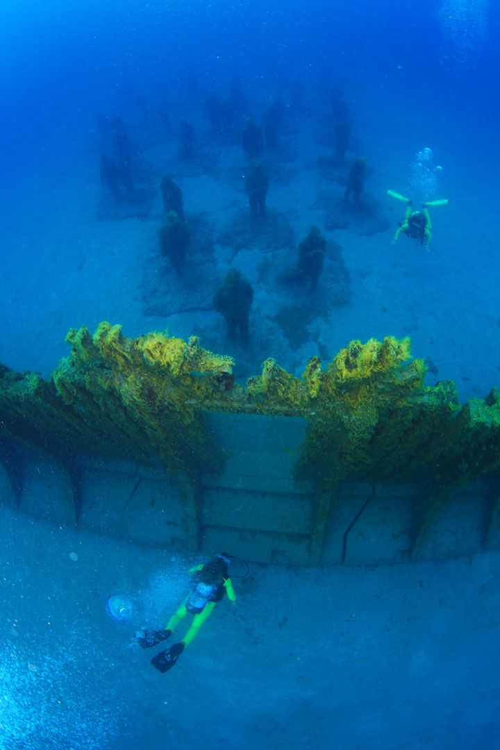 dive and a visit to the Museo Atlantico Lanzarote divers cruzando el rubicon